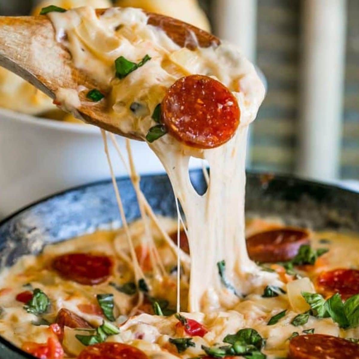 Cheesy Pepperoni Pizza Dip