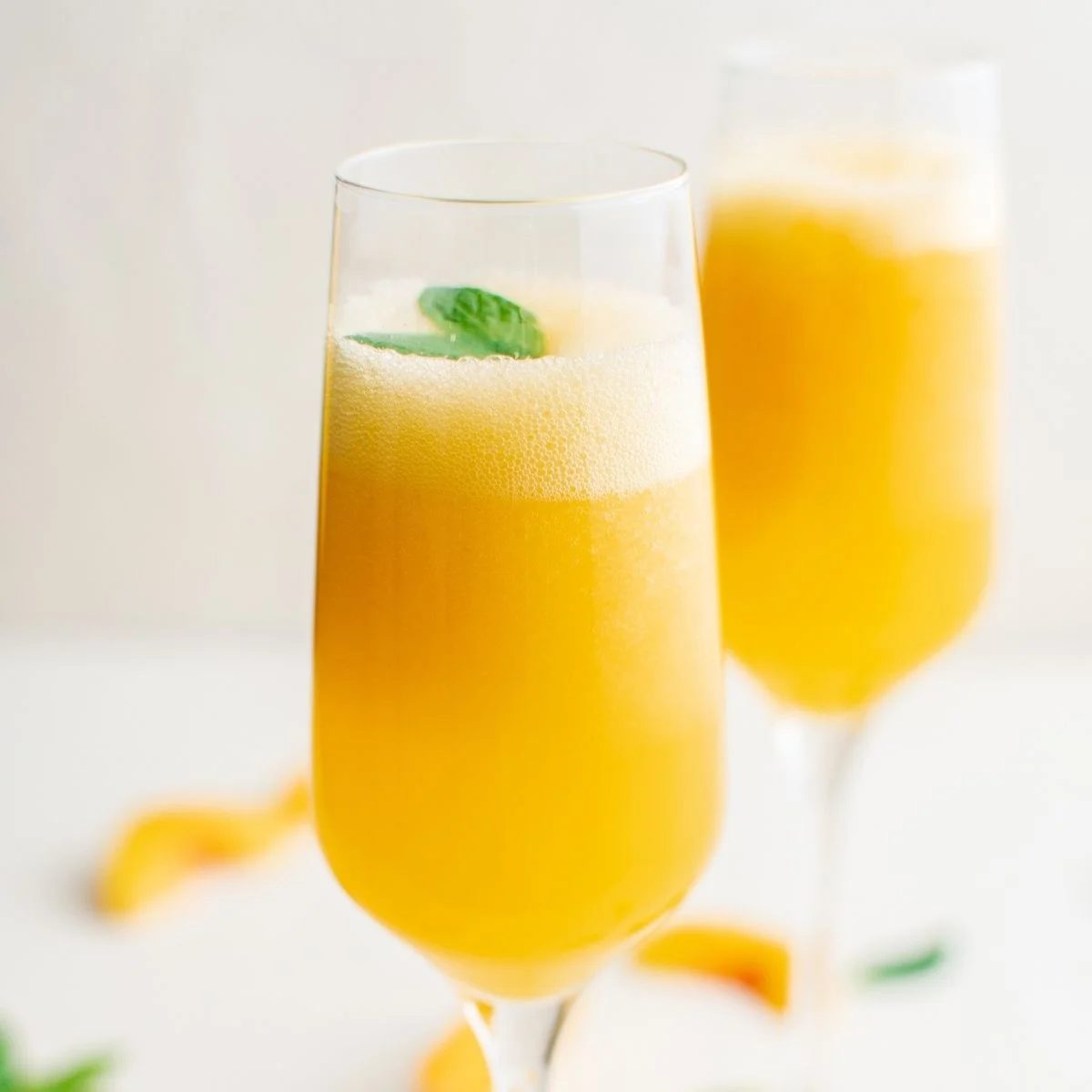Simple Peach Bellinis Cocktail