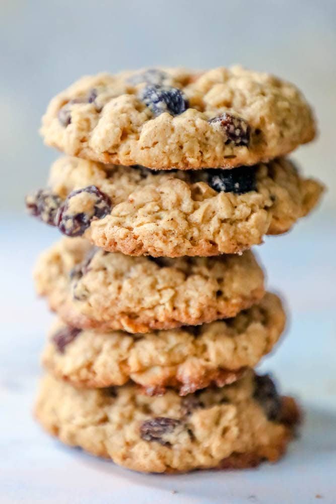 Chewy Oatmeal Raisin Cookies
