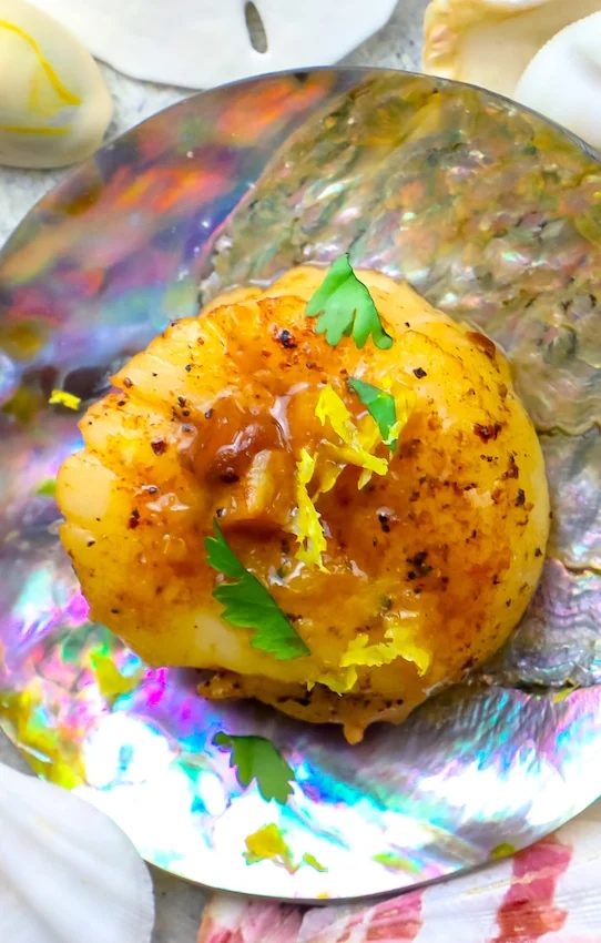 Pan Seared Scallops and Garlic and Lemon